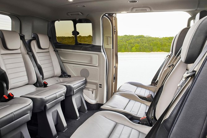 Private Transfer from Munich Airport to Munich City by Luxury Van - Meet-and-greet at MUC: how you actually find the driver