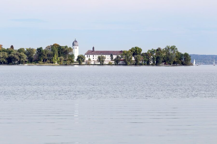 Private Van Tour to the Royal Palace of Herrenchiemsee - Entering The Chiemsee Experience: Royal-palace day without the hassle