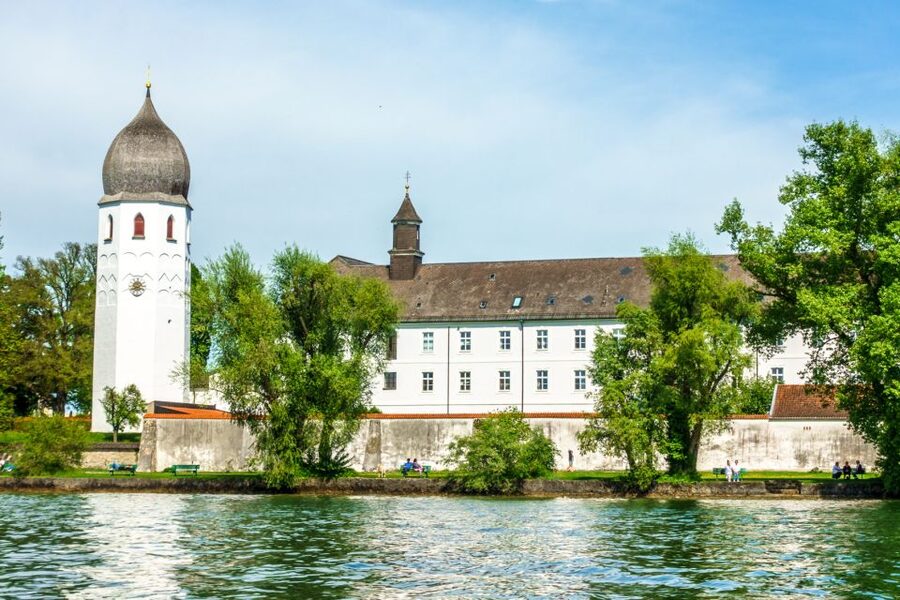 Private Van Tour to the Royal Palace of Herrenchiemsee - Boats, pacing, and how to handle a full 12-hour day