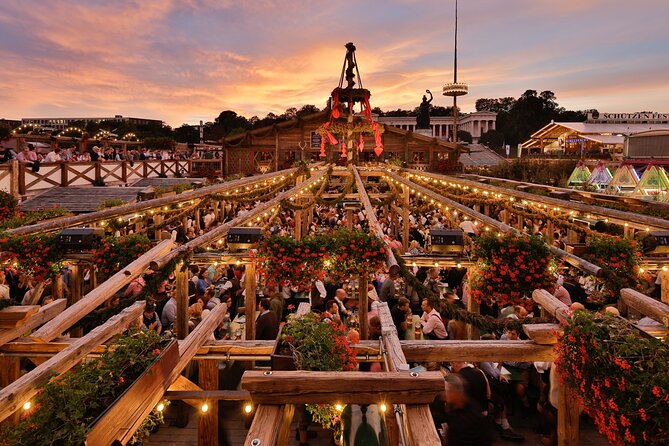 Private VIP Oktoberfest, Table, 3-Course-Menu, Beer & Champagne - Drinks and quantities: 30 liters of beer and a Magnum bottle for your table