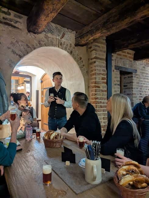 Pub crawl incl. Oktoberfest museum guided tour with beer tasting (private) - Hofbräuhaus: Why This Stop Feels Like Munich in One Room