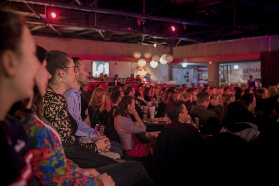 Quatsch Comedy Club München: Die Live Show - What the venue experience feels like from the crowd’s perspective