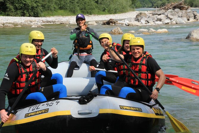 Rafting on the Isar - The river reality: calm water plus level 3 rapids