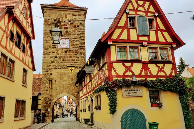 Romantic Road Exclusive Private Tour from Munich to Rothenburg ob der Tauber - Nördlingen’s meteorite crater wall: medieval defenses you can walk
