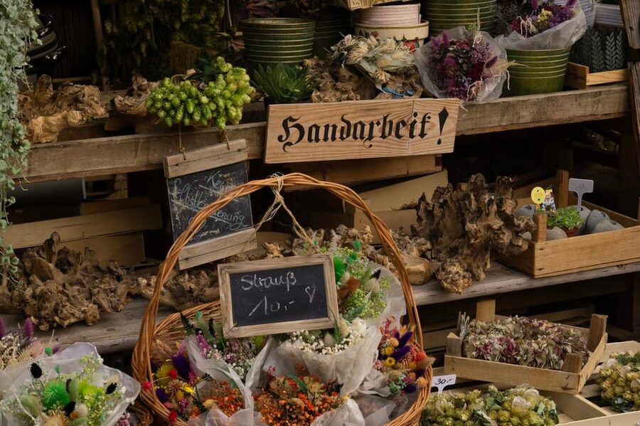 Short & sweet: Tasting the Viktualienmarkt - Munich classics: veal sausage and pretzels in context