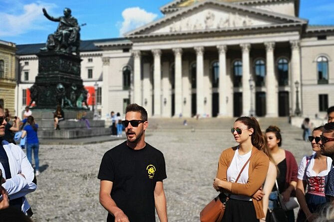 Superior E-Bike Tour incl. 3rd Reich Sites & a beer Garden Stop - Starting at Marienplatz: why you begin with a short walk