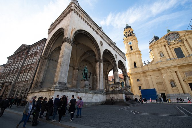 Third Reich Walking Tour Munich - Hofbräuhaus stop: politics in a place people already liked