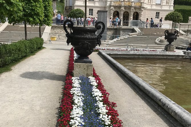 VIP Day Trip Neuschwanstein and Linderhof Castle from Munich - Walking, Stairs, and Winter Realities at Neuschwanstein